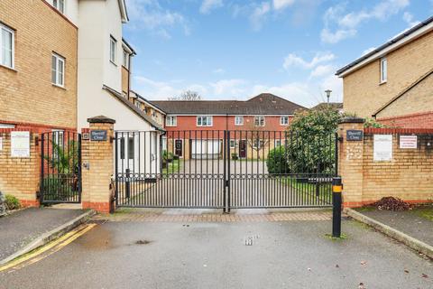 8 Sherriff Close, Esher, KT10 8AT