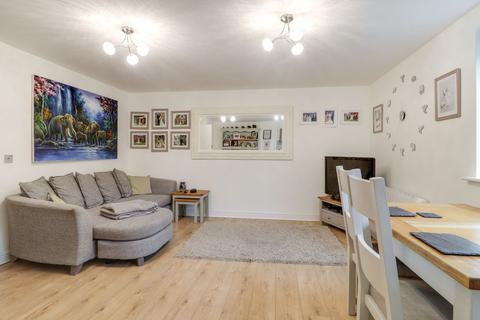 8 Sherriff Close, Esher, KT10 8AT