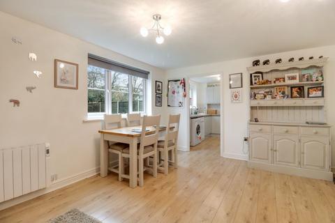 8 Sherriff Close, Esher, KT10 8AT