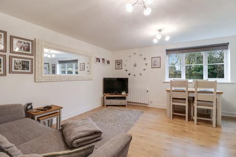 8 Sherriff Close, Esher, KT10 8AT