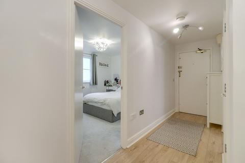8 Sherriff Close, Esher, KT10 8AT