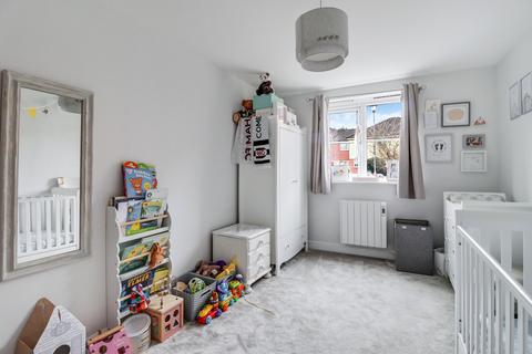 8 Sherriff Close, Esher, KT10 8AT