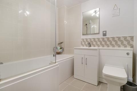 8 Sherriff Close, Esher, KT10 8AT