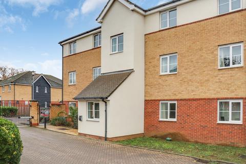 8 Sherriff Close, Esher, KT10 8AT