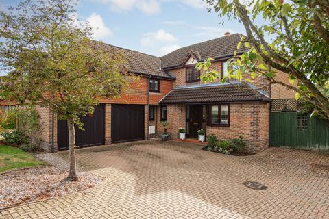 12 Rivermead, East Molesey, KT8 9AZ