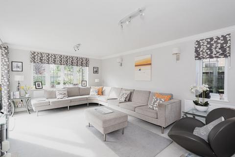 12 Rivermead, East Molesey, KT8 9AZ
