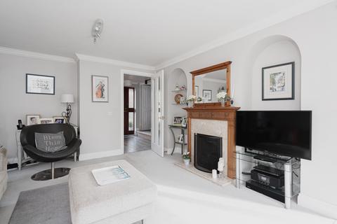 12 Rivermead, East Molesey, KT8 9AZ