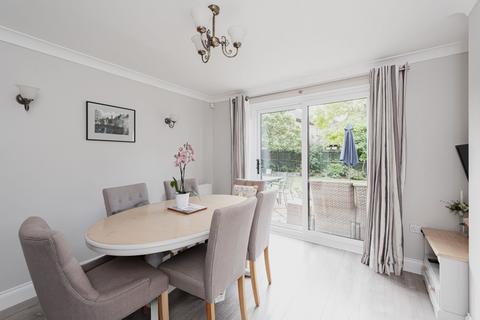 12 Rivermead, East Molesey, KT8 9AZ