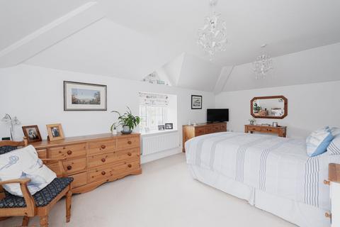 12 Rivermead, East Molesey, KT8 9AZ