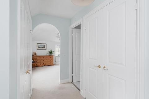 12 Rivermead, East Molesey, KT8 9AZ