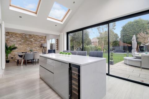 13 Southfields, East Molesey, KT8 0BP