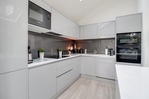 13 Southfields, East Molesey, KT8 0BP