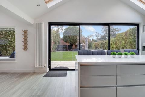 13 Southfields, East Molesey, KT8 0BP