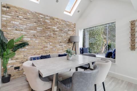 13 Southfields, East Molesey, KT8 0BP