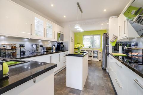 3 bedroom terraced house for sale, The Causeway, Chessington, KT9