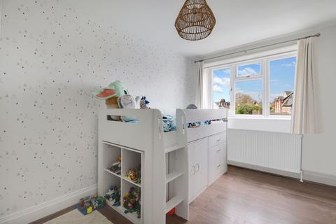 32 Pemberton Road, East Molesey, KT8 9LH