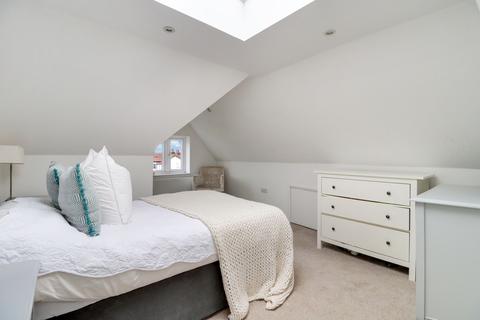32 Pemberton Road, East Molesey, KT8 9LH