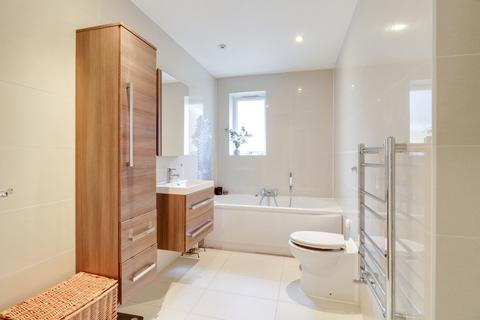 32 Pemberton Road, East Molesey, KT8 9LH