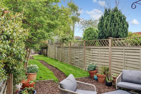 29 Dennis Road, East Molesey, KT8 9EE