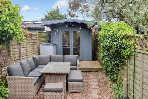 29 Dennis Road, East Molesey, KT8 9EE
