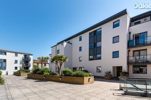 2 bedroom flat to rent, West Street, Brighton BN1