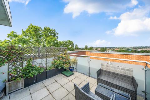 21 Cowdrey Mews, London, SE6 3AP
