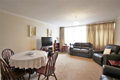 2 bedroom apartment to rent, Hillview Court, Woking GU22