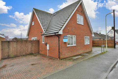 3 bedroom semi-detached house to rent, Cudworth Road Willesborough TN24