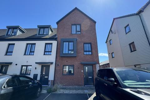 4 bedroom end of terrace house for sale, Ffordd Pentre, Barry