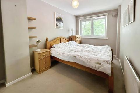 2 bedroom maisonette to rent, Wricklemarsh Road London SE3