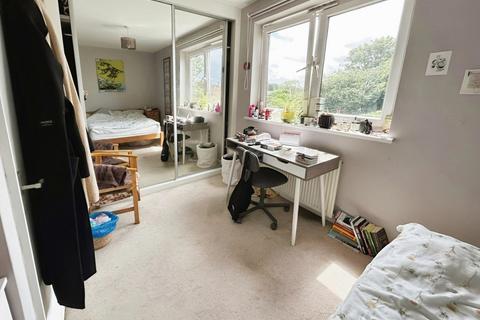2 bedroom maisonette to rent, Wricklemarsh Road London SE3