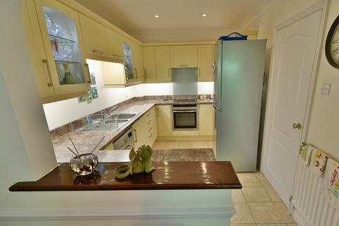 2 bedroom mews for sale, Ringwood Road, Ferndown, BH22