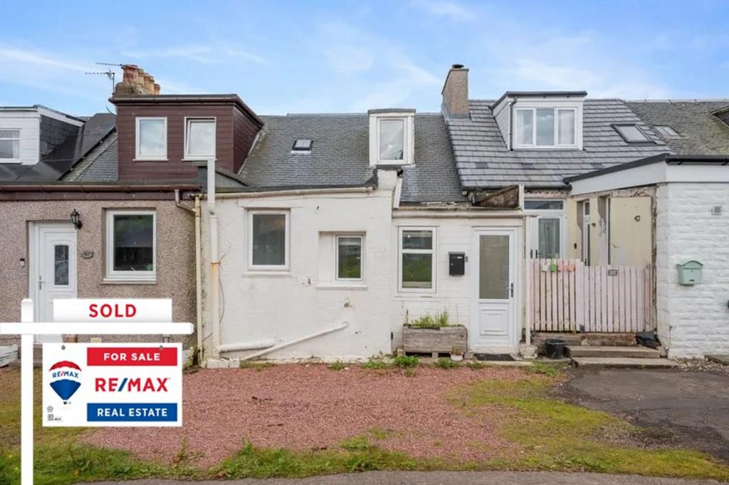 Viewfield Road, West Calder EH55 3 bed terraced house for sale £64,995