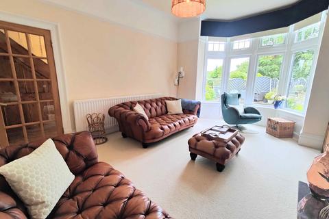 4 bedroom end of terrace house for sale, Wakefield Road, Lightcliffe HX3