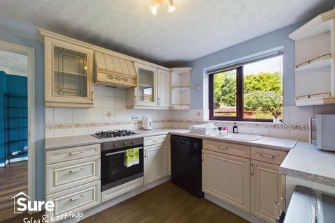 3 bedroom detached house to rent, Kenilworth Close, Hemel Hempstead, Hertfordshire, HP2 4EY