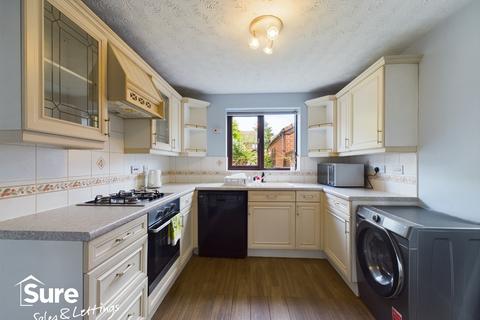3 bedroom detached house to rent, Kenilworth Close, Hemel Hempstead, Hertfordshire, HP2 4EY