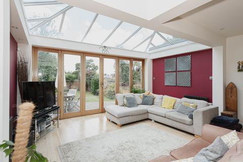 10 Foley Road, Claygate, Esher, KT10 0ND