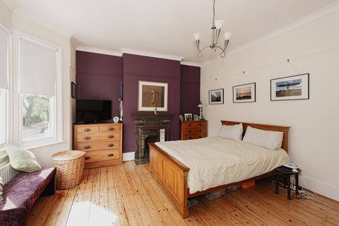 10 Foley Road, Claygate, Esher, KT10 0ND
