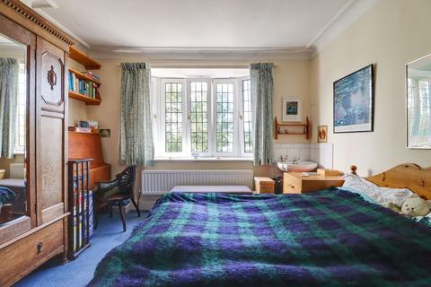 57 Ember Lane, Esher, KT10 8EF