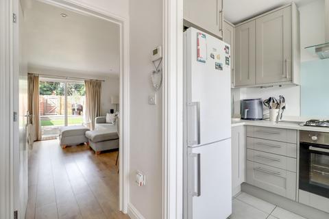 12 Faraday Place, West Molesey, KT8 2TT