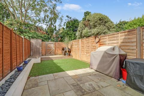 12 Faraday Place, West Molesey, KT8 2TT