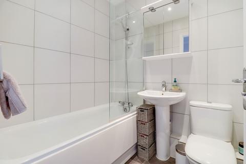 12 Faraday Place, West Molesey, KT8 2TT