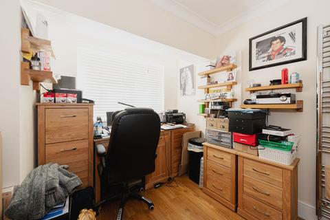 49 Balmoral Crescent, West Molesey, KT8 1QA
