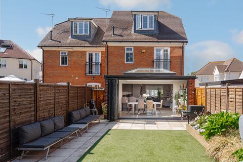 6 Dorset Close, Chessington, KT9 1BF