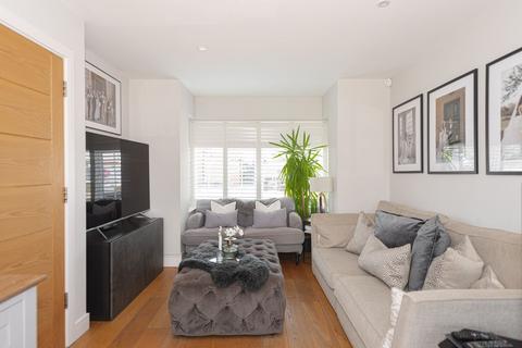 6 Dorset Close, Chessington, KT9 1BF