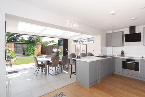 6 Dorset Close, Chessington, KT9 1BF