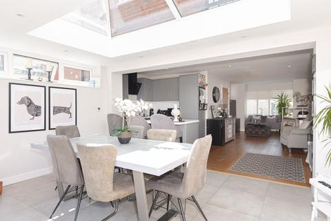 6 Dorset Close, Chessington, KT9 1BF