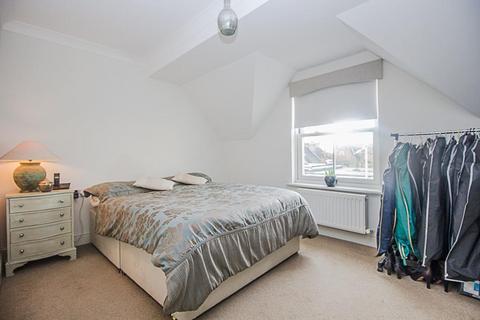 2 bedroom apartment for sale, Matham Road, The New Inn Court, KT8