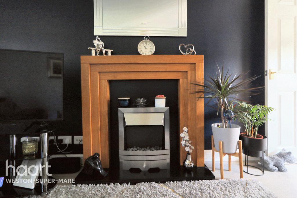 Dunster Crescent, WestonSuperMare 3 bed terraced house for sale £