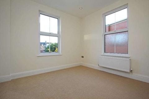 3 bedroom flat for sale, Coldharbour Lane